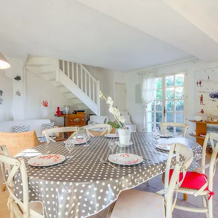 Holiday Home Les Parcs De Gassin-4 By Interhome بيت للعطل سان تروبيه