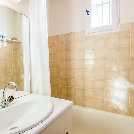 Holiday Home Les Parcs De Gassin-4 By Interhome * سان تروبيه